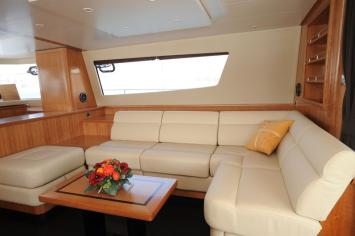 Yachtcharter Fountaine Pajot Queensland 55 4cab salon