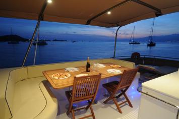 Yachtcharter Fountaine Pajot Queensland 55 4cab cockpit