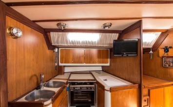 Yachtcharter Dromor Triton 48 4cab kitchen