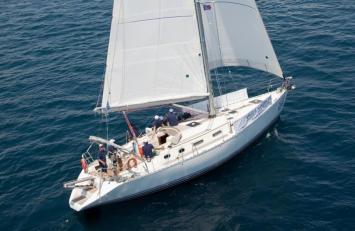 Yachtcharter Dromor Triton 48 4cab top