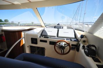 Yachtcharter Rodman 1250 Fisher Pro 2cab cockpit
