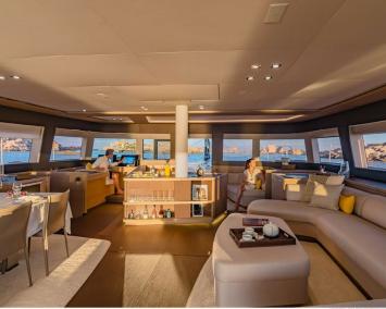 Yachtcharter Lagoon Seventy 7 4cab salon