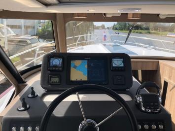 Yachtcharter Jetten 42 MPC 2cab cockpit