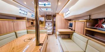 Yachtcharter Moorings 413 3cab inner