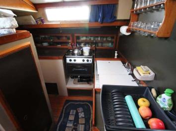 Yachtcharter Olympic 47 3cab kitchen