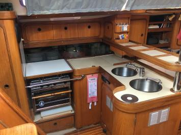 Yachtcharter First 51 3cab kitchen