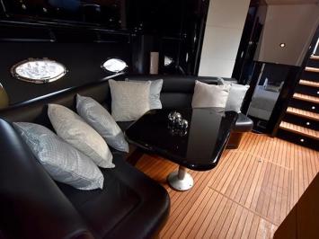Yachtcharter Predator 62 4cab salon