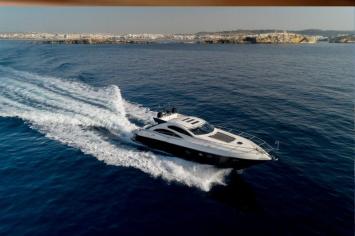 Yachtcharter Predator 62 4cab outer