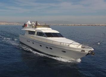 Yachtcharter Technema 67 4cab top