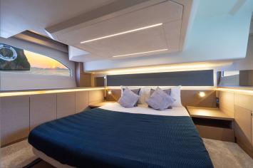 Yachtcharter Prestige 420 New 2cab cabin
