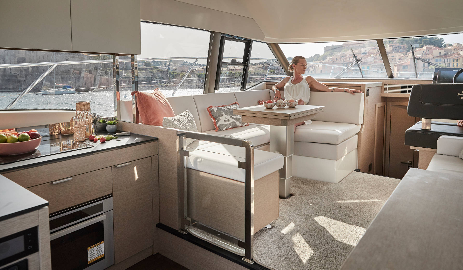 Yachtcharter Prestige 420 New 2cab salon