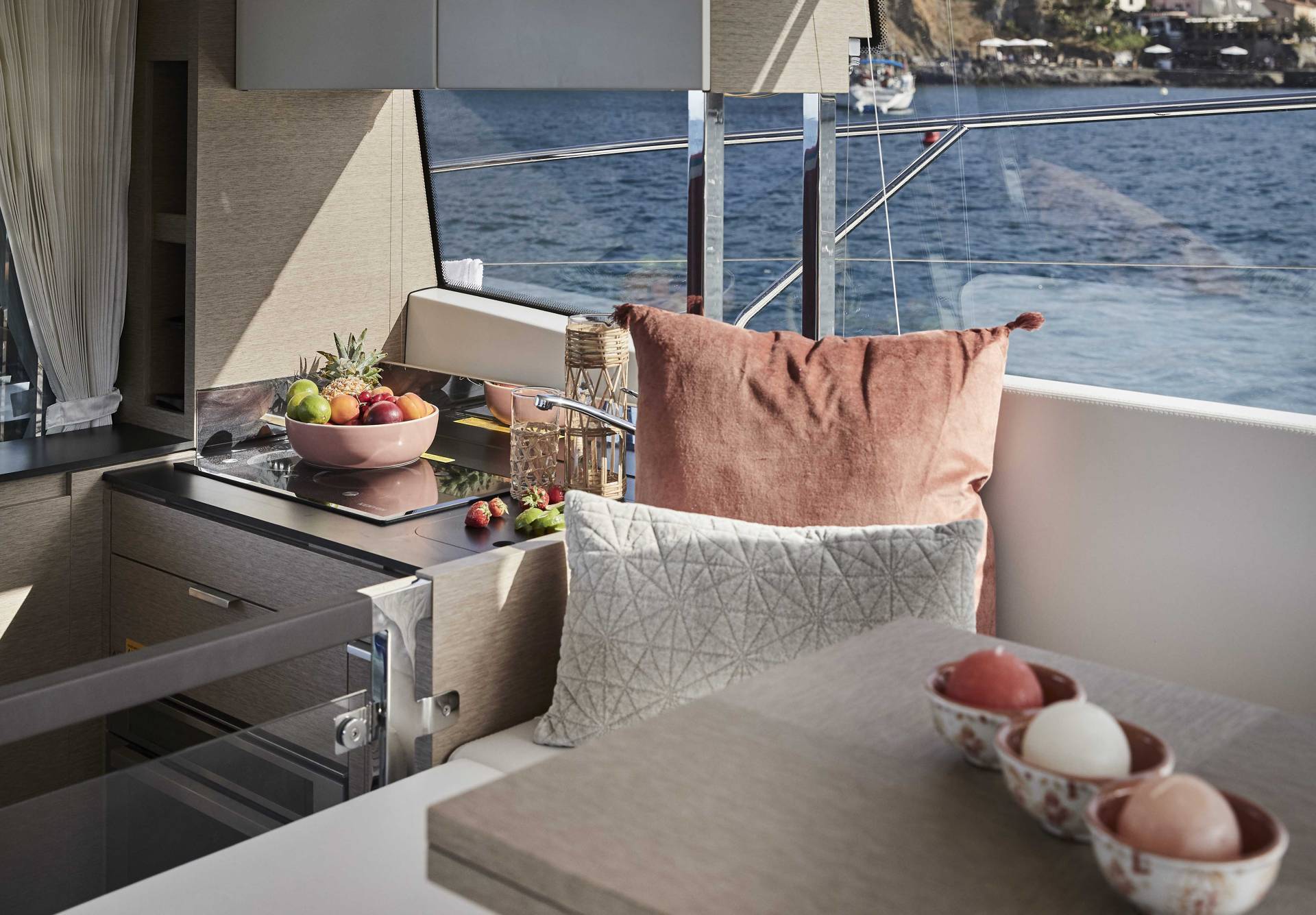 Yachtcharter Prestige 420 New 2cab kitchen