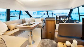 Yachtcharter Prestige 420 Fly 2cab cockpit