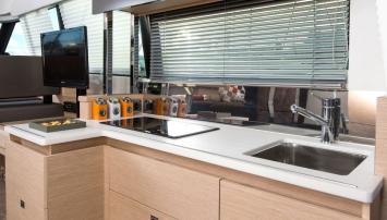 Yachtcharter Prestige 420 Fly 2cab kitchen