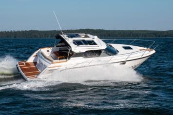 Yachtcharter Aquador 28 HT 2cab top