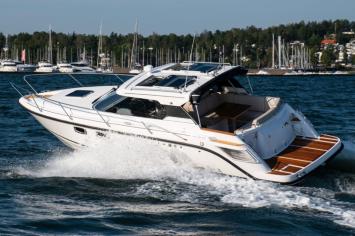 Yachtcharter Aquador 28 HT 2cab back