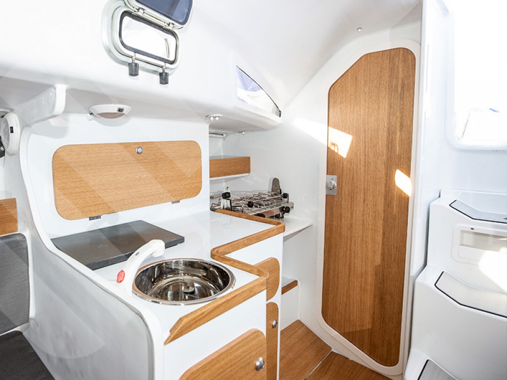 Yachtcharter MMW 33 3cab kitchen