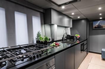 Yachtcharter Sunreef 80 4cab pantry