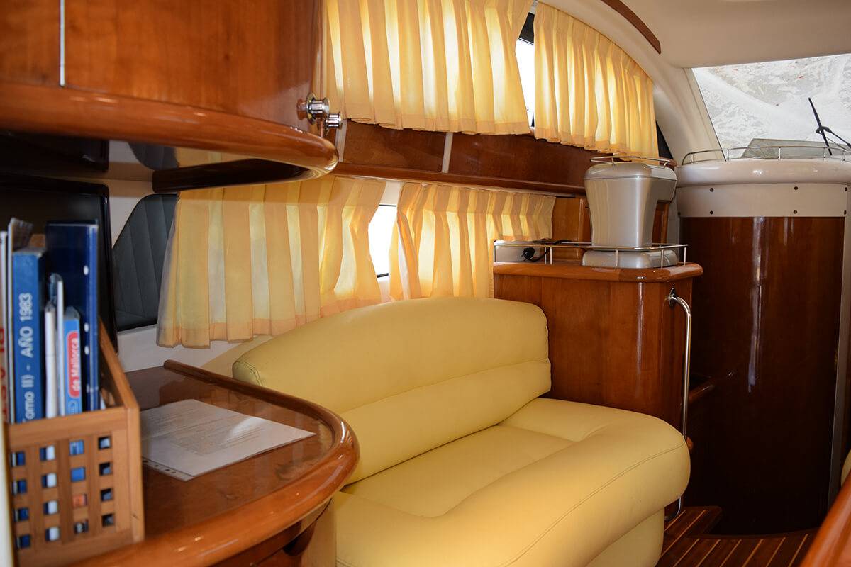 Yachtcharter Moa Garin 1200 2cab salon