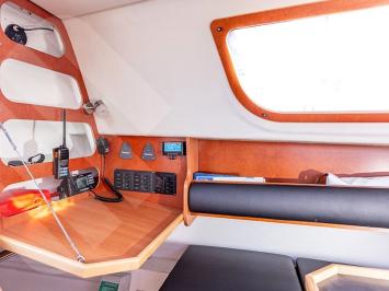 Yachtcharter Tricat 30 2cab cockpit