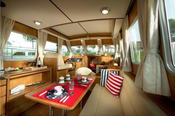 Yachtcharter Linssen 33.9 Sedan 2cab inner