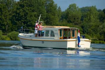 Yachtcharter Linssen 33.9 Sedan 2cab outer