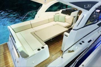 Yachtcharter Leader 33 2cab cockpit