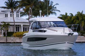 Yachtcharter Leader 33 2cab front