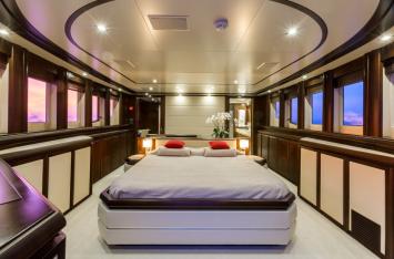 Yachtcharter Navetta 30 5cab cabin