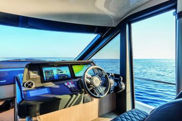 Yachtcharter Absolute 47 FLY 3cab cockpit