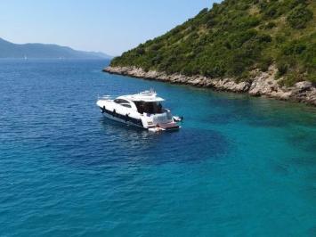 Yachtcharter Alena 54 3cab top
