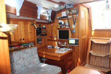 Yachtcharter Najad 360 2cab cockpit