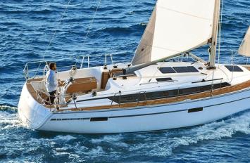 Yachtcharter Bavaria Cruiser 37 3cab side