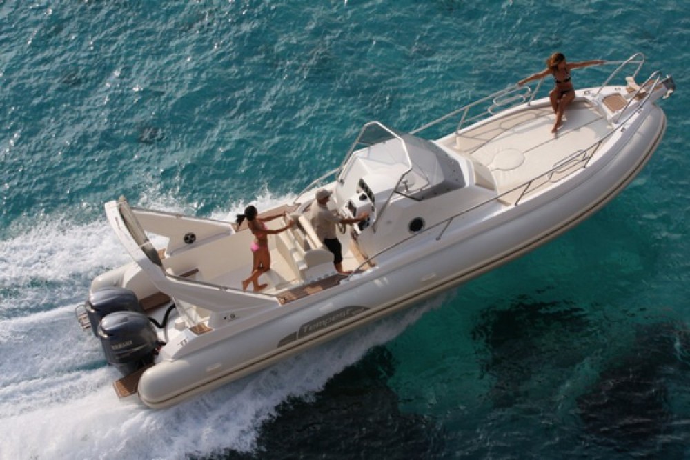 Yachtcharter Tempest 1000 outer