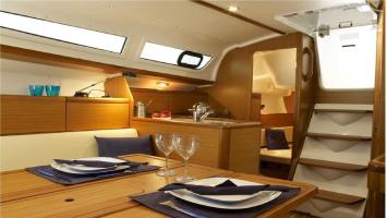 Yachtcharter Sun Odyssey 30 i 2cab Table