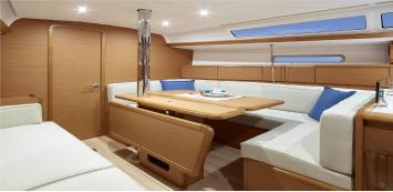 Yachtcharter sun Odyssey 318 2cab Salon