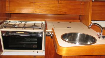 Yachtcharter Sun Odyssey 32.1 2cab Kitchen