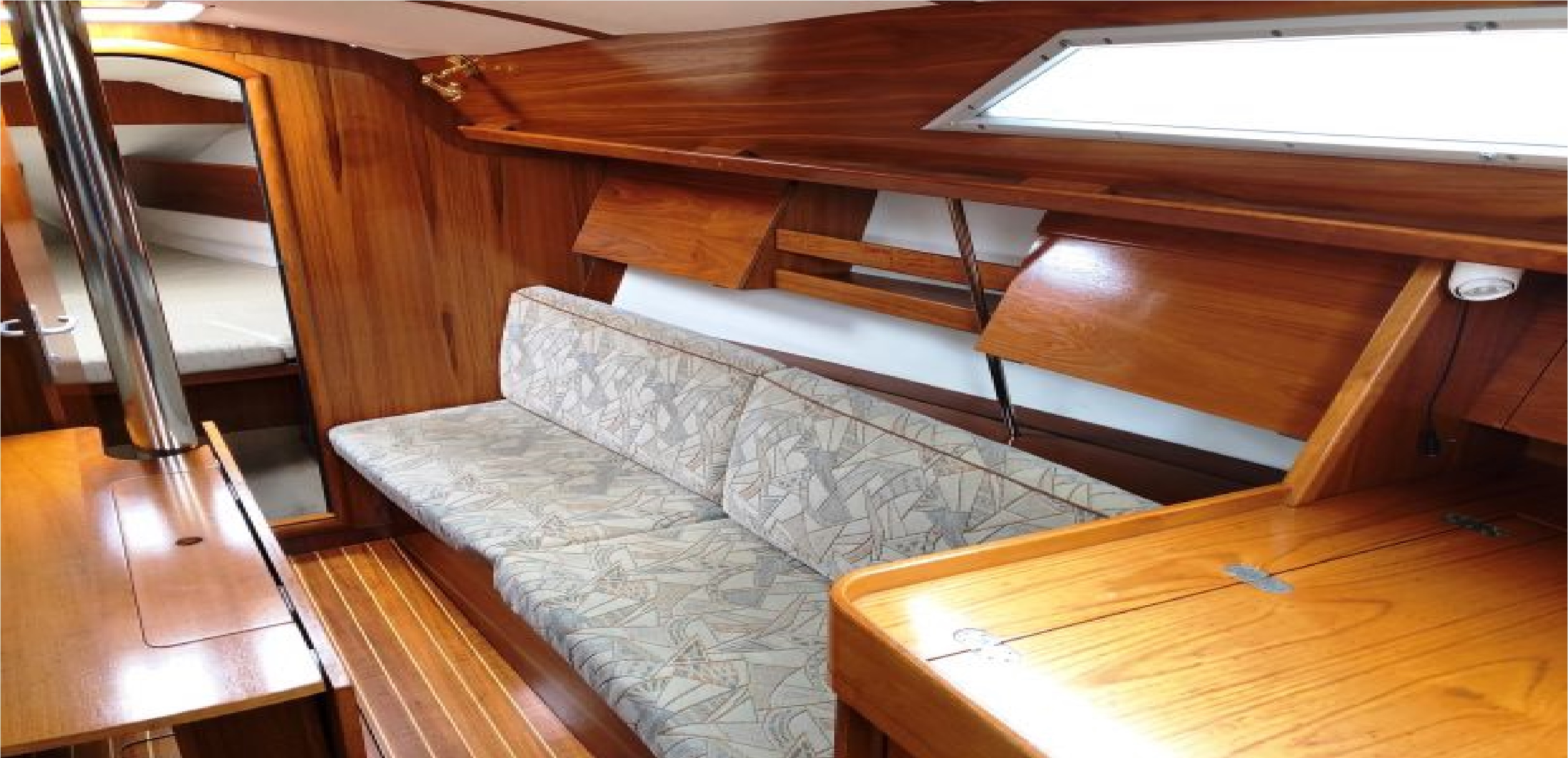 Yachtcharter Sun Odyssey 32.1 2cab Salon