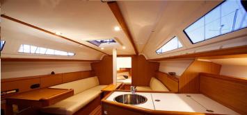 Yachtcharter Sun Odyssey 33 Cab 3 Saloon