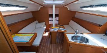 Yachtcharter Sun Odyssey 33i Cab 3 Salon