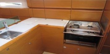 Yachtcharter Sun Odyssey 389 3cab Pantry