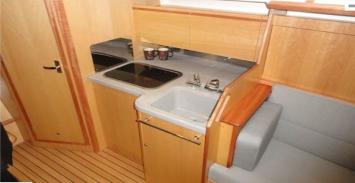 Yachtcharter Maxus 33.1 RS 3Cab Pantry