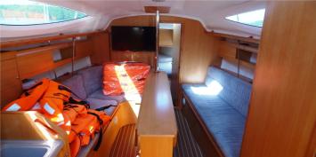 Yachtcharter Maxus 33.1 RS 3Cab Salon