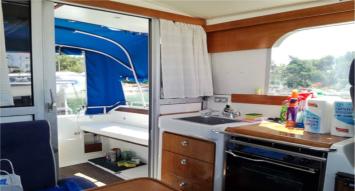 Yachtcharter Nimbus 280 Coupe 2 cab Pantry