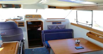 Yachtcharter Nimbus 280 Coupe 2 cab salon