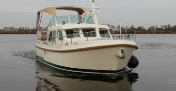 Yachtcharter Linssen 34.9 AC 2Cab 2WC Front
