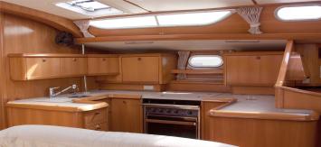 Yachtcharter Sun Odyssey 52.2 cab 4 pantry