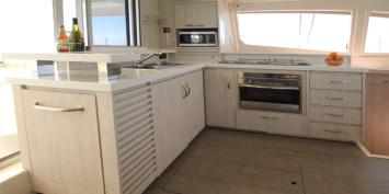 Yachtcharter Leopard 48 cab 6 Pantry