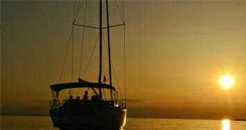 Yachtcharter sun kiss 45 cab 3 sunset view