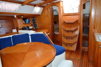 Yachtcharter Sun Odyssey 42 3cab Salon